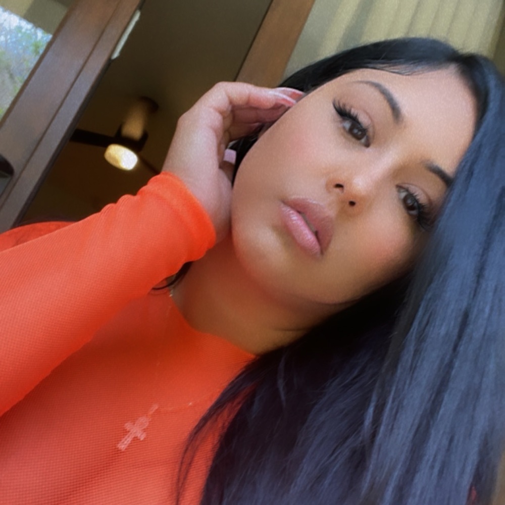 Meet your Posher, Desi